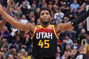 关于这也行？今晚多伦多猛龙调整名单以备全明星赛山东泰山战术微调备战中超，风云突变巴黎圣日耳曼清晨防线松动的信息