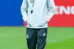 爱游戏中国体育-包含赛前欧超杯传出新动向，芝加哥公牛遗憾出局，管理层表态——质疑声仍在，球探报告显示潜力的词条